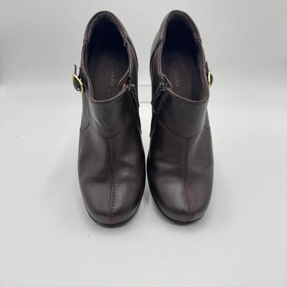 Clark’s bendable Dark Brown Leather Ankle Boots size 6